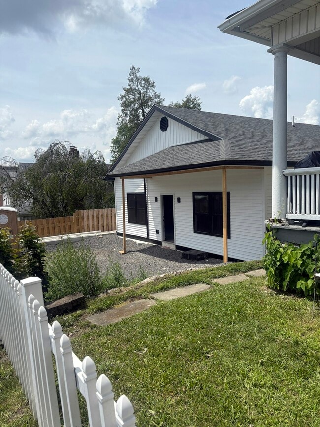 Primary Photo - 515 Harrison Ave
