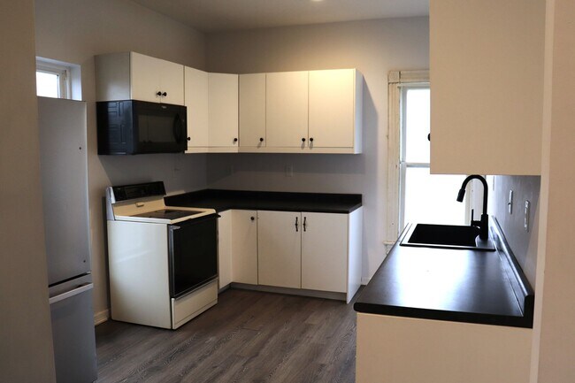 Building Photo - 6801 Lexington Ave