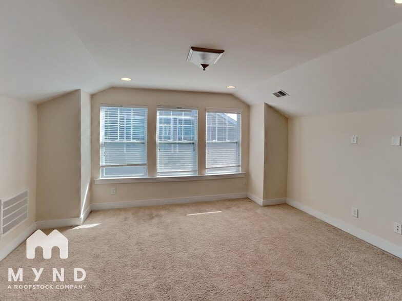 Building Photo - 2613 Double Oaks Rd