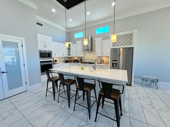 Building Photo - 14701 Tierra Mirage Ave