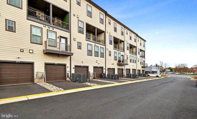 Building Photo - 46007 Woodpecker Sq