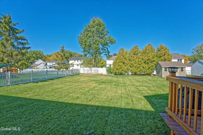 Building Photo - 5 Shamrock Cir