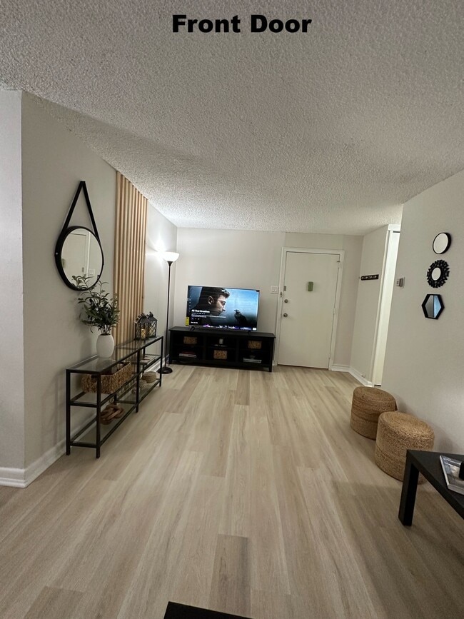 Building Photo - 1030 E Lancaster Ave