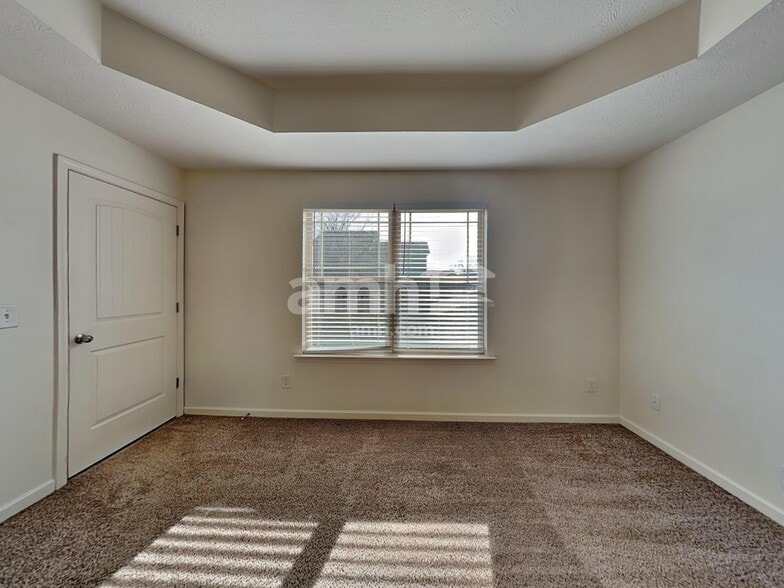 Building Photo - 123 Farmbrook Ct