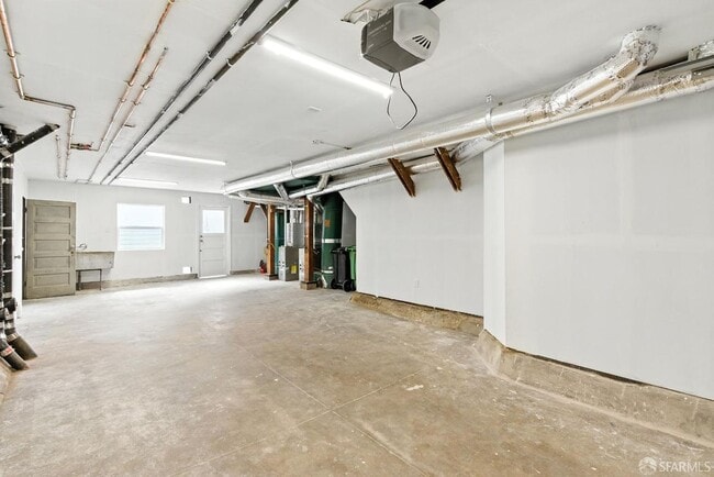 Building Photo - 1204 Funston Ave