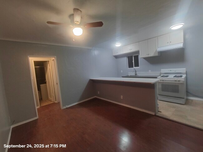Building Photo - 3319 Roseview Ave