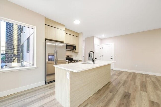 Building Photo - 304 61st St