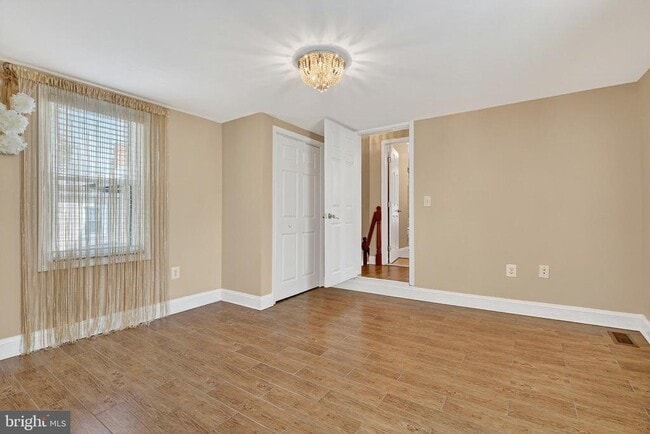 Building Photo - 426 Main St