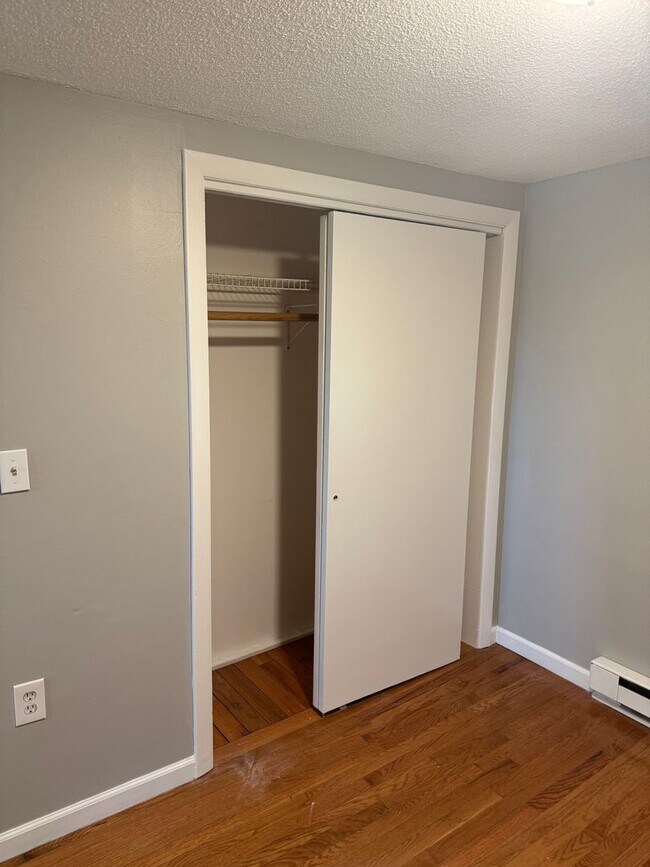 Building Photo - One bedroom Southwick Ma U-13
