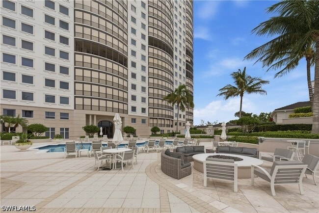 Building Photo - 8665 Bay Colony Dr