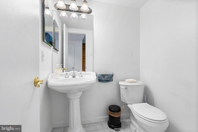 Building Photo - 110 Cross Keys Rd