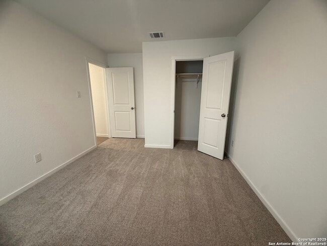 Building Photo - 252 Ottawa Wy