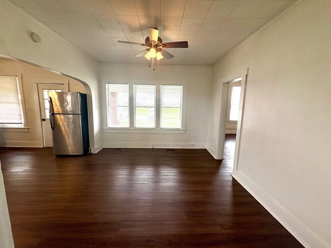 Building Photo - 595 N Washington St