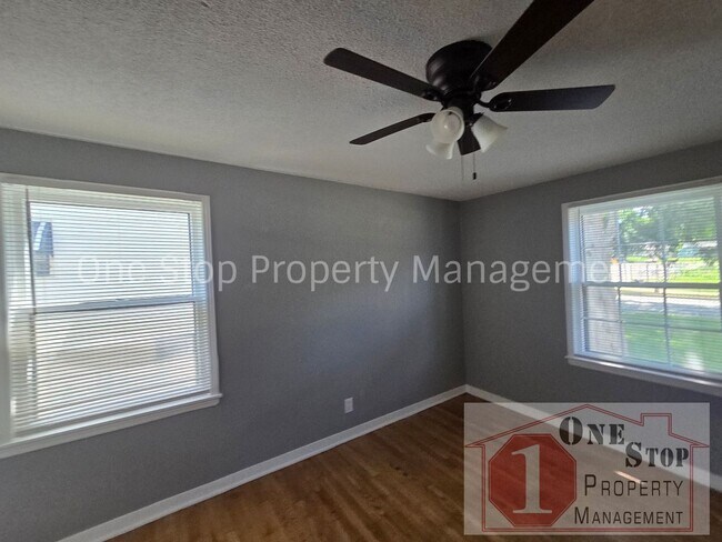 Building Photo - Beautiful 3 Bedroom 2 Bathroom in Kansas City