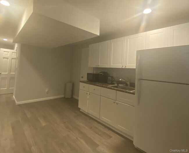 Building Photo - 5 Bay Woods Dr