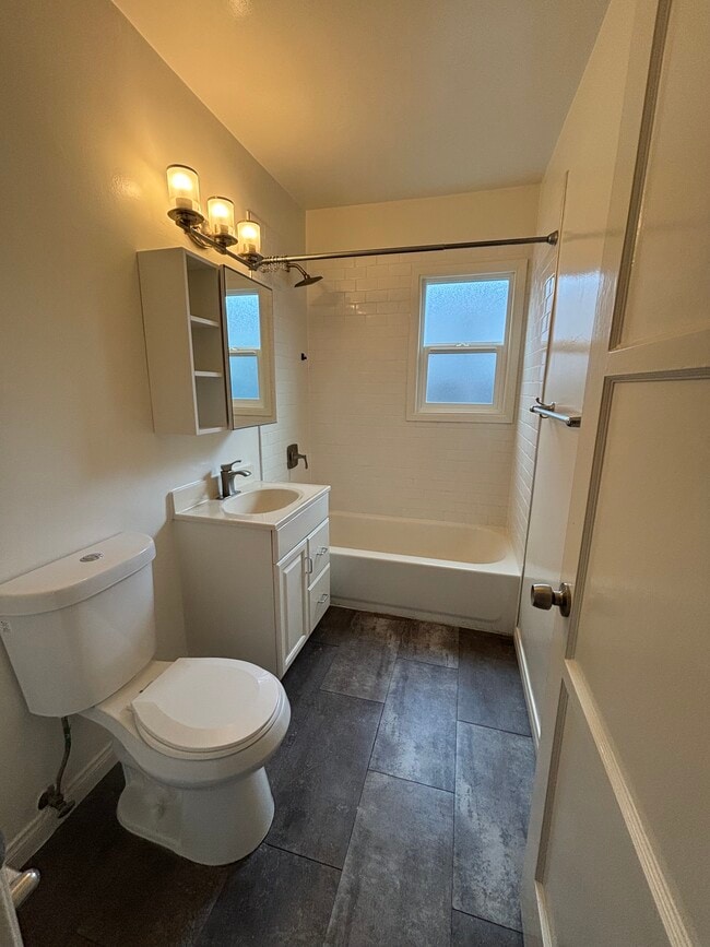 Building Photo - 1147 Van Buren Ave