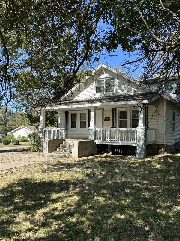 Primary Photo - 501 E Washington St