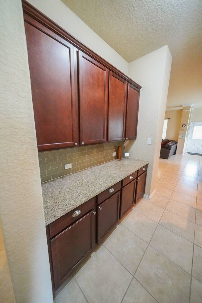 Building Photo - Executive-Style Home Now Available in Crossvine (Schertz) Realtor Commission: $750