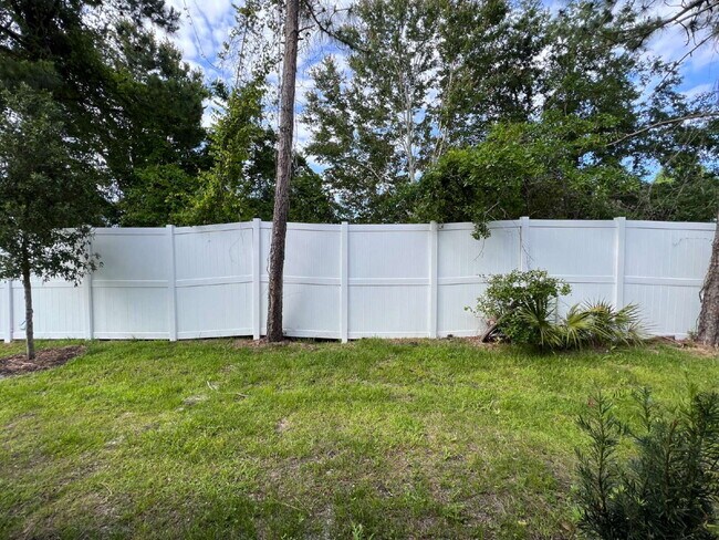 Building Photo - Charming 3-Bedroom Townhome for Rent in De...