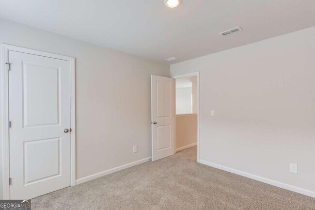 Building Photo - 1325 Lyon Wy Dr