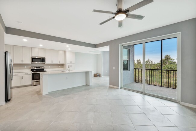 White Shaker Cabinets! - 14091 Heritage Landing Blvd