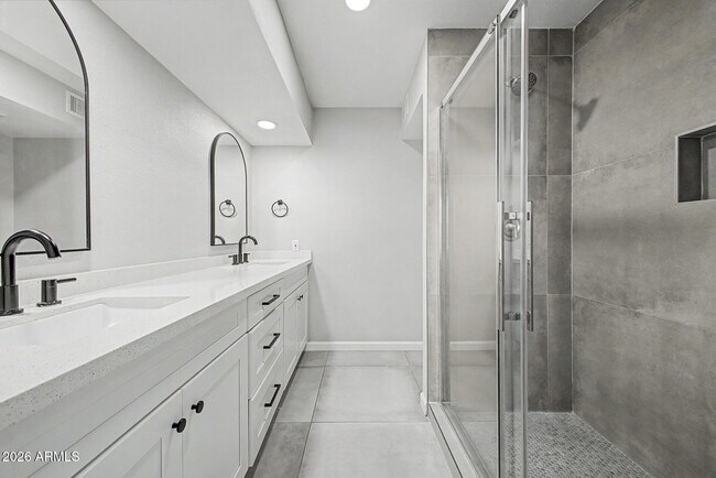 Building Photo - 908 W Ross Ave