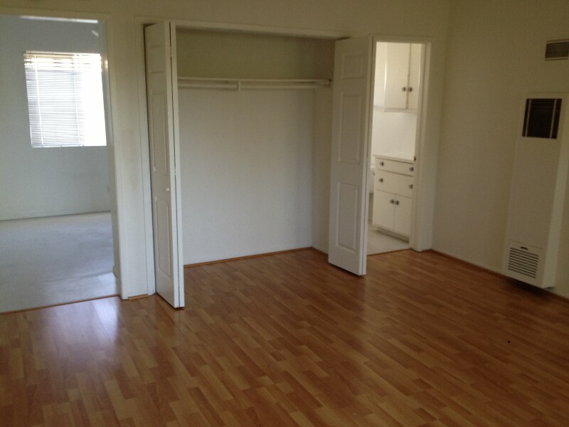 Building Photo - 820 S Rosemead Blvd