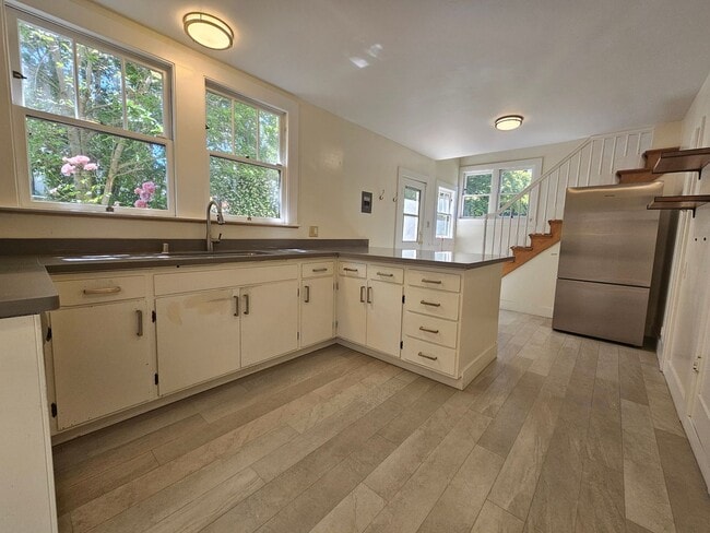 Building Photo - 4-Bedroom Single Family Home in Palo Alto-  lease take over