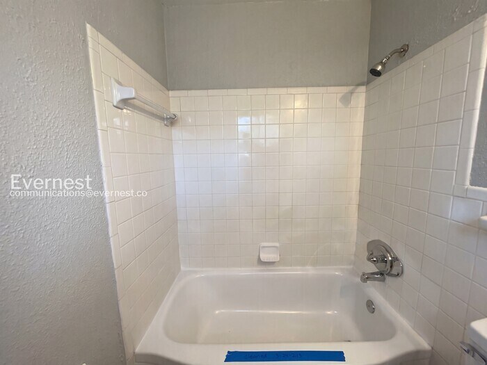 Building Photo - 8694 Yorktown Dr