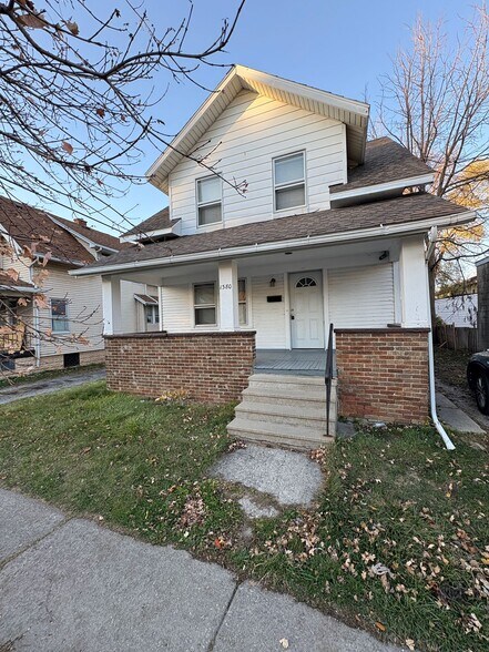 Primary Photo - 1380 Berdan Ave