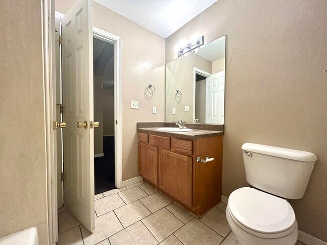 Building Photo - 85 Hartel Pl