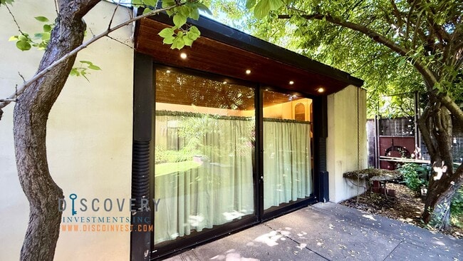 Building Photo - Charming Custom Retreat in Prime Berkeley ...