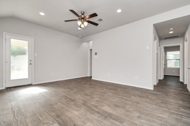 Building Photo - 9878 Laurel Lake Dr