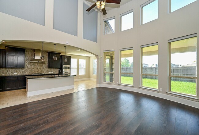 Building Photo - 30154 Southern Sky Dr