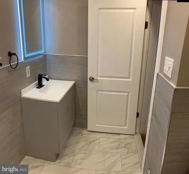 Building Photo - 2625 Manton St