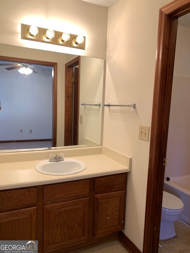 Building Photo - 1107 Booth Ct SW