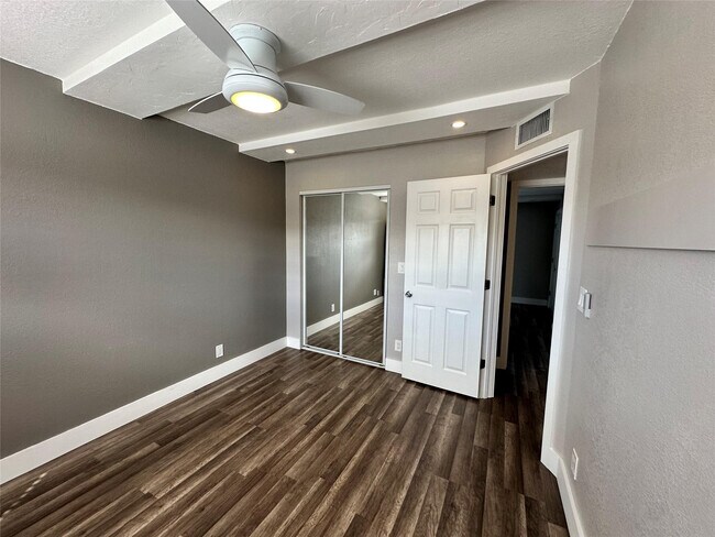 Building Photo - 620 NE 28th St