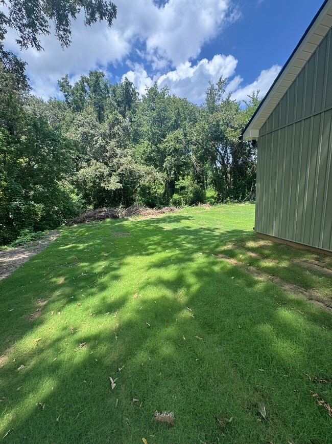Building Photo - Hicks Duplex