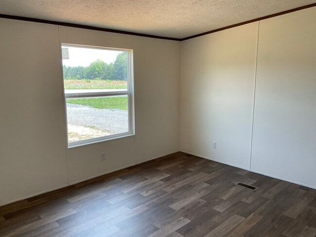 Building Photo - Cute Doublewide Home For Rent In West Lincoln County