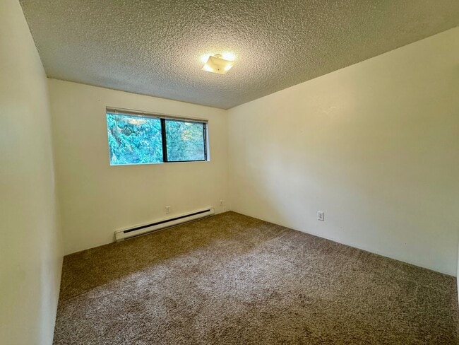 Building Photo - Move-In Special! Rent Ready 2-Bedroom 1 Ba...