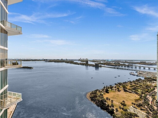 Building Photo - 2020 N Bayshore Dr