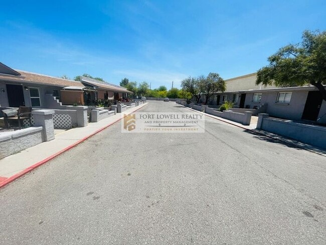 Building Photo - ONE MONTH FREE PRORATED! Cozy Studio near Downtown Tucson!