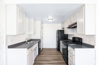 Building Photo - Limited-Time Move-In Special – $500 Deposi...