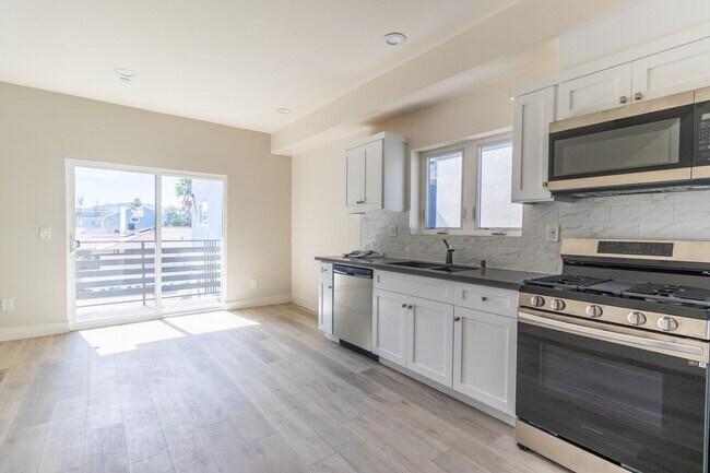 Building Photo - 5132 Riverton Ave