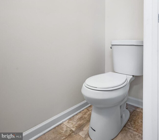 Building Photo - 644 Shore Forest Dr