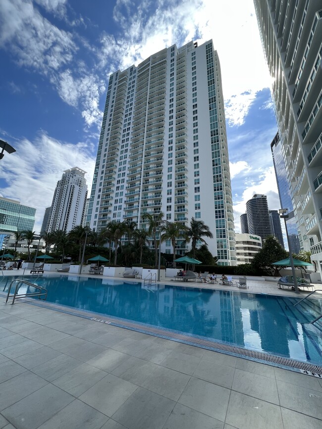 Building Photo - 950 Brickell Bay Dr