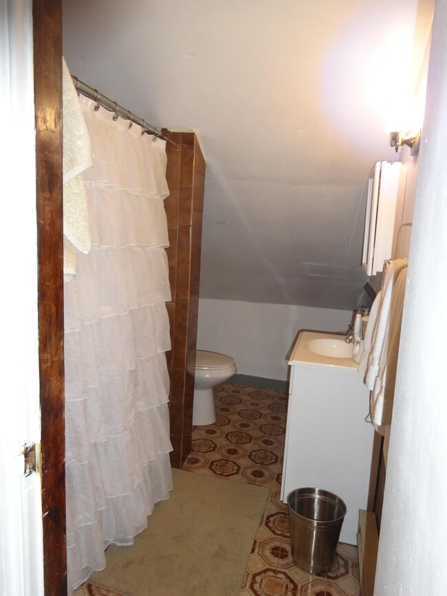 Building Photo - 447 W Broadway