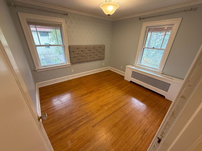 Building Photo - SHORT TERM RENTAL ONLY NOW to 5-31-25