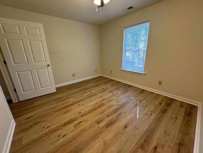 Building Photo - 32 Wilma Dr NW
