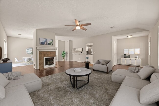 Building Photo - 27 Lush Meadow Pl